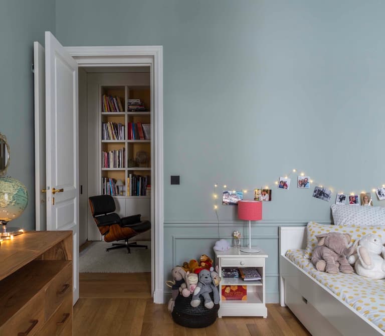 agence Véronique Cotrel Paris chambre enfant bleu gris haussmann