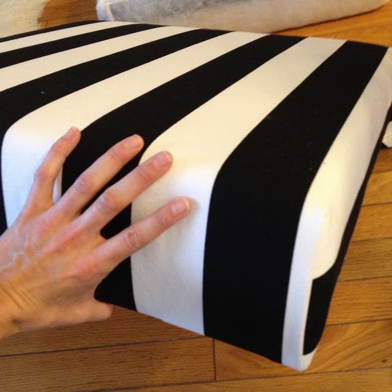 fabriquer soi-même pouf rayé pour chambre salon décoration diy