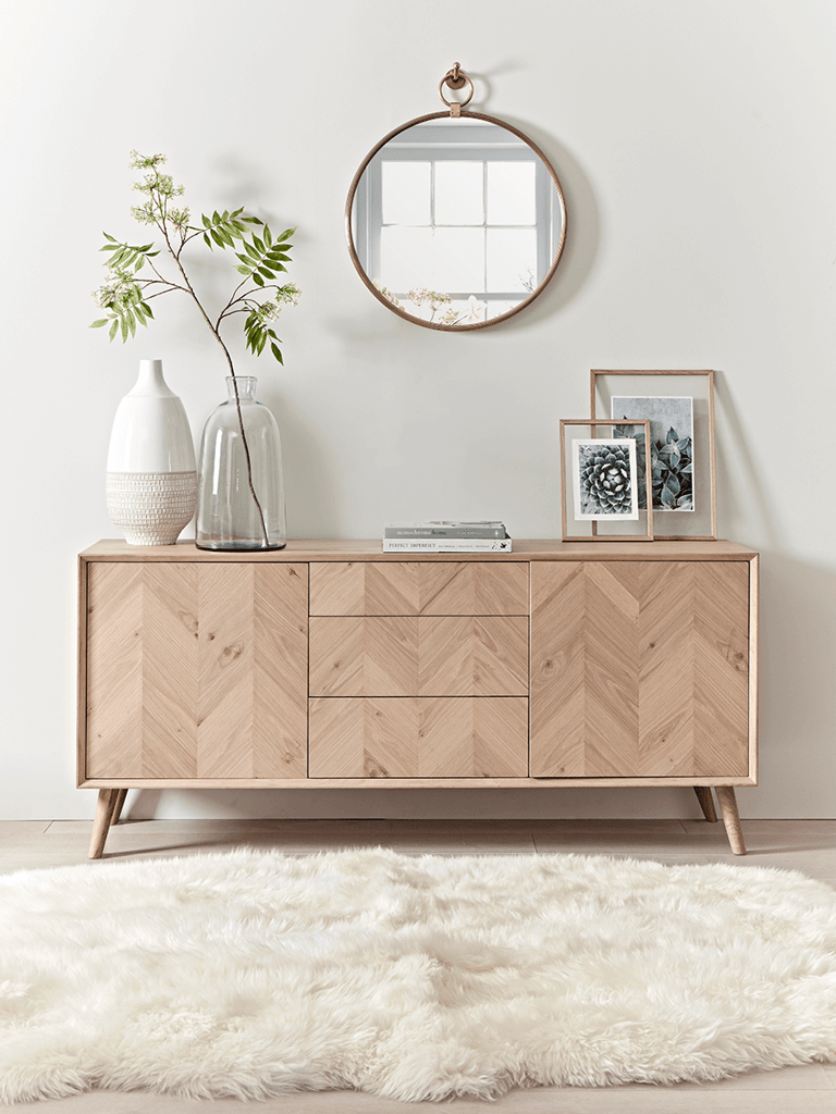 meuble bois chevron style scandinave tapis fourrure blanche