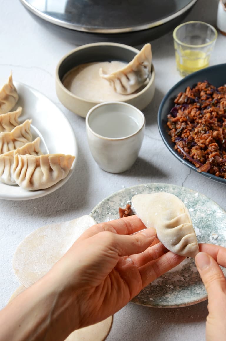 technique pliage éventail pâte raviolis japonais pékinois