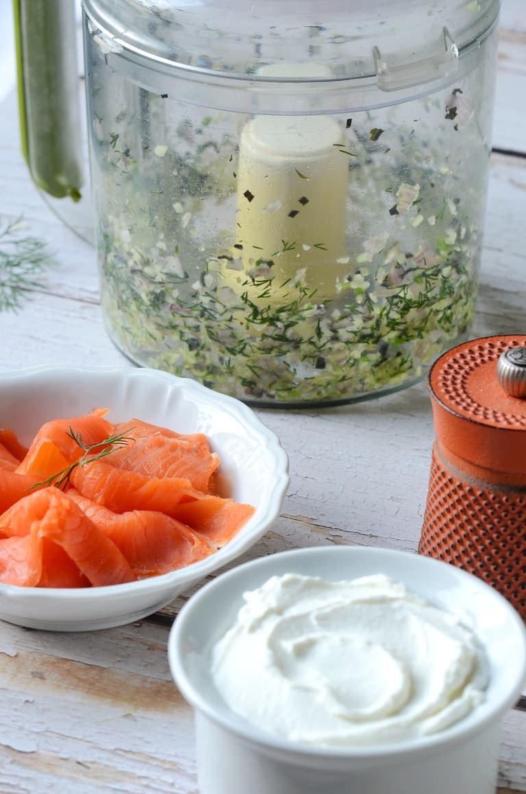 Ail, échalote et aneth hachés pour la garniture