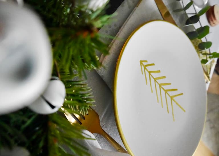 table de Noël 2020 made in France vaisselle blog déco - clem around the corner