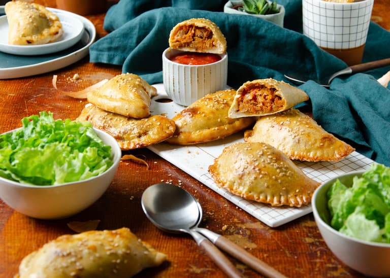 Empanadas végétariennes maison aux légumes, patate douce et fromage
