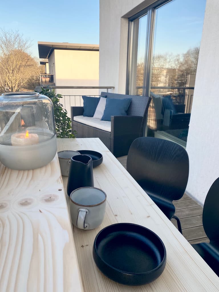 aménager un balcon en longueur coin cosy repas