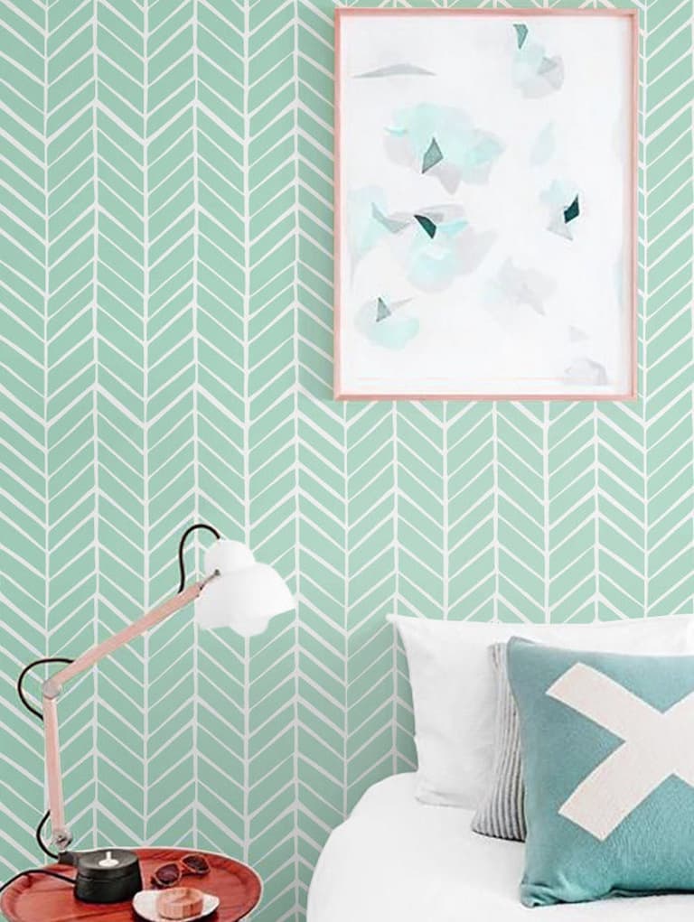 chambre papier peint vert d eau effet chevron déco enfant chambre amis