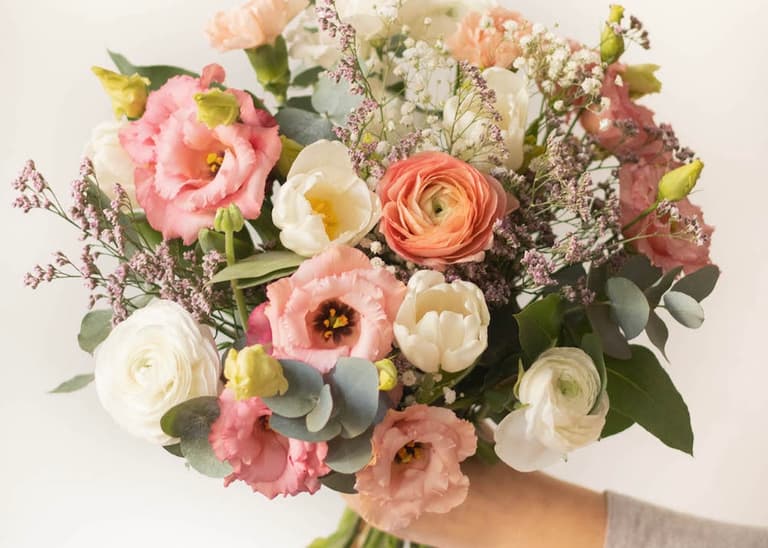 bien choisir fleurs à offrir guide rose pivoine bouquet