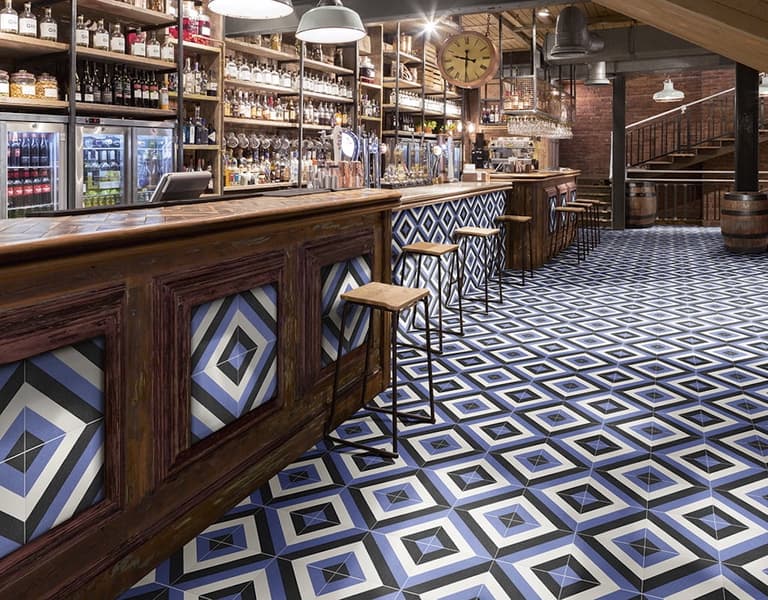 bar retro carrelage en ciment losange bleu carreaux