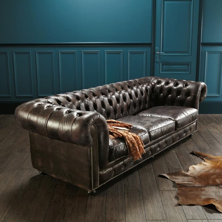 canapé marron cuir salon elegant mur vert canard parquet bois tapis marron