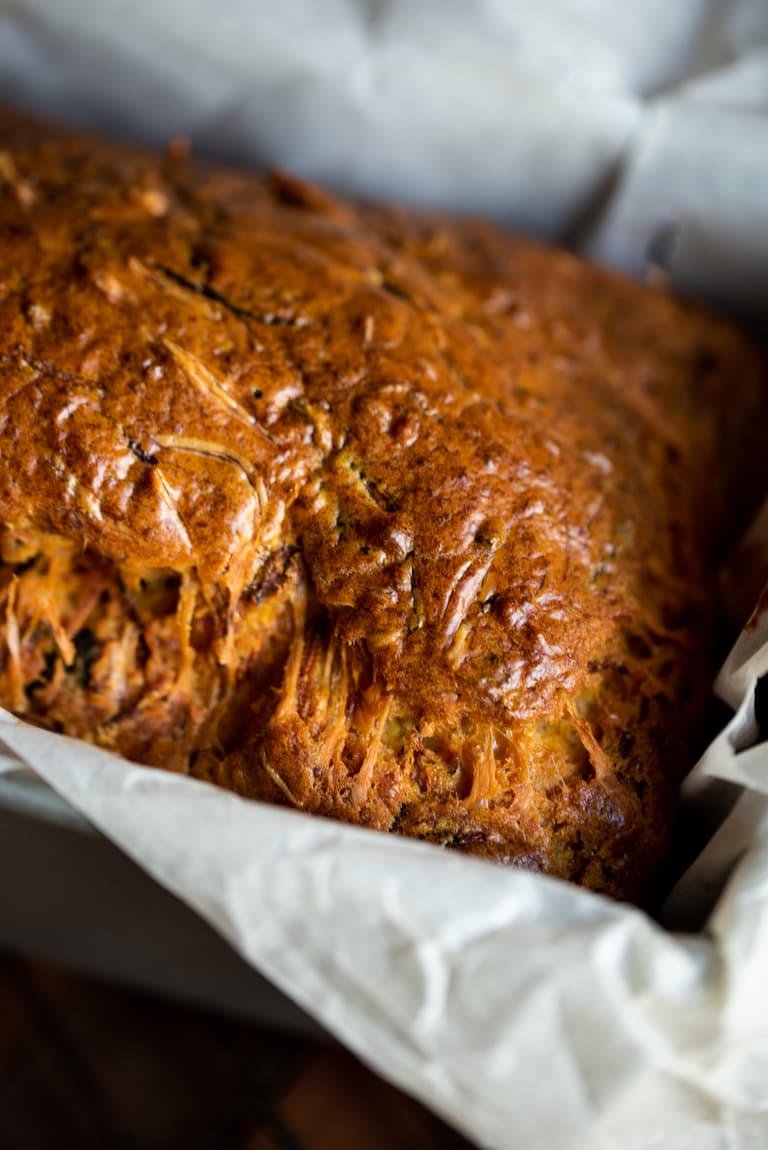 Pointe de couteau utilisée pour vérifier la cuisson du cake