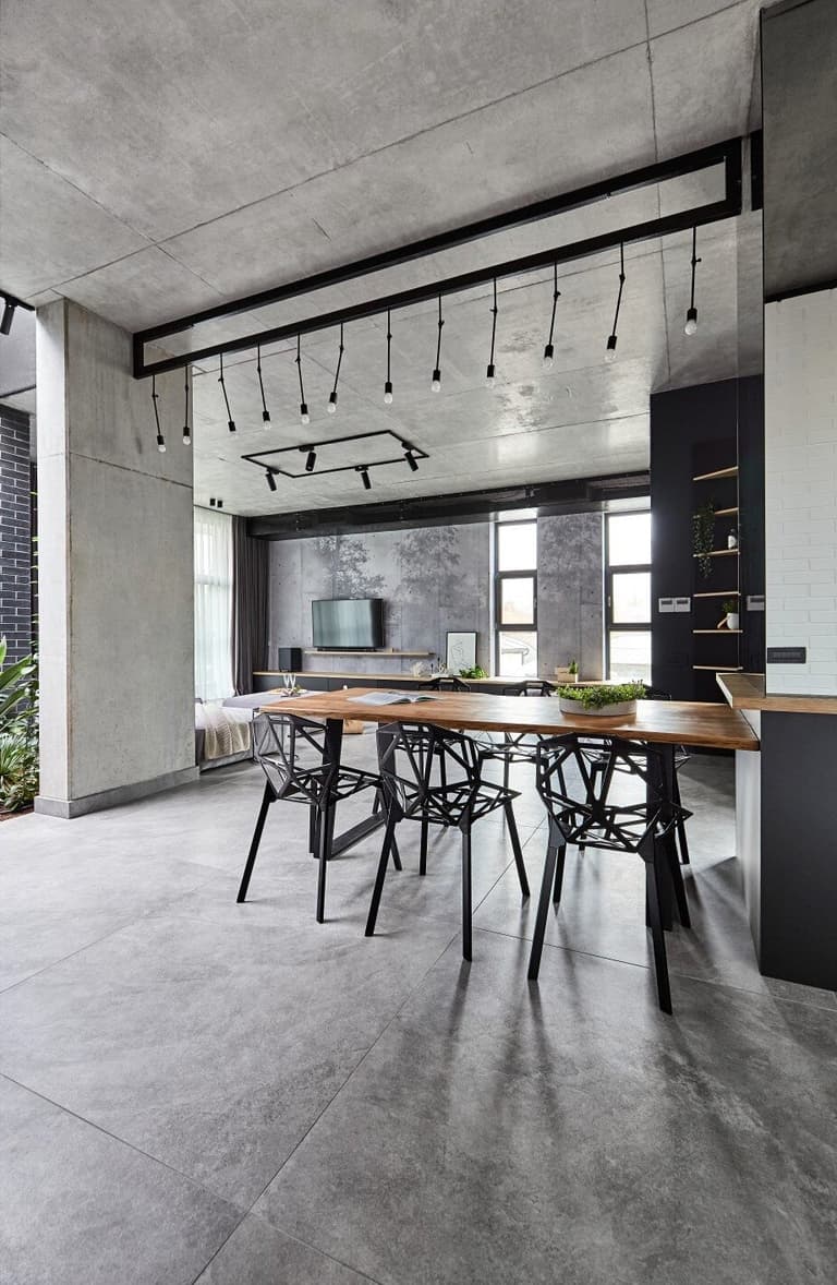 salle à manger table plateau bois pied métal noir chaise plastique design ajourée