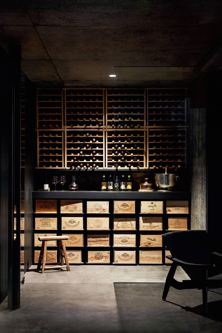 sous-sol cave vin salle secrete dégustation