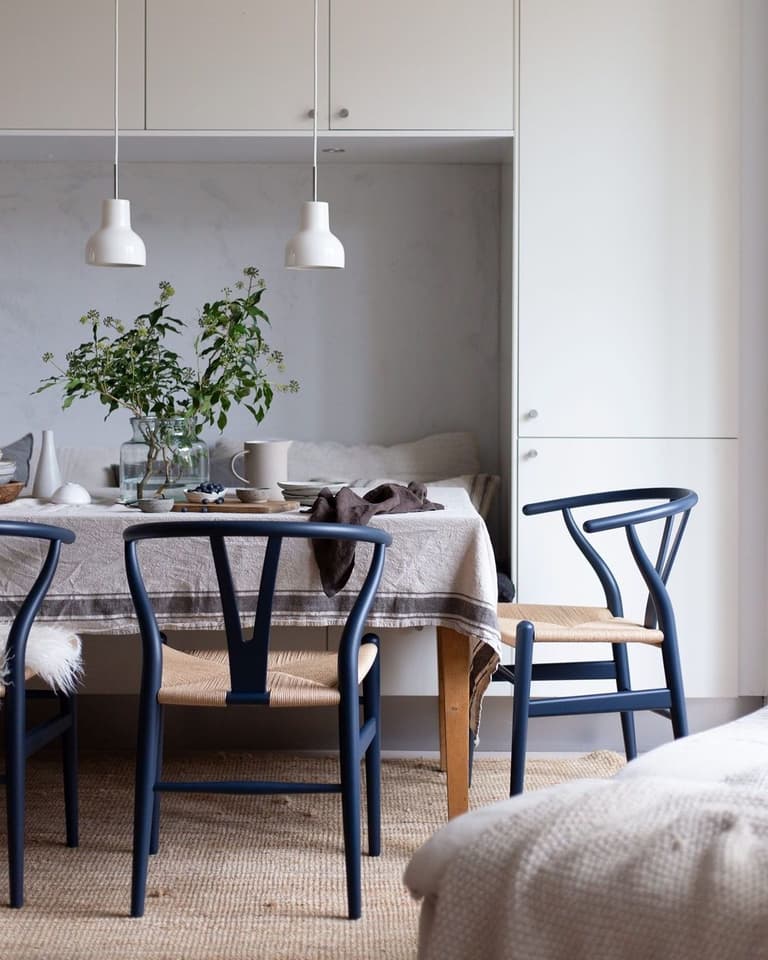 wishbone chair ch24 chaise bleue hans wegner nappe lin harmony