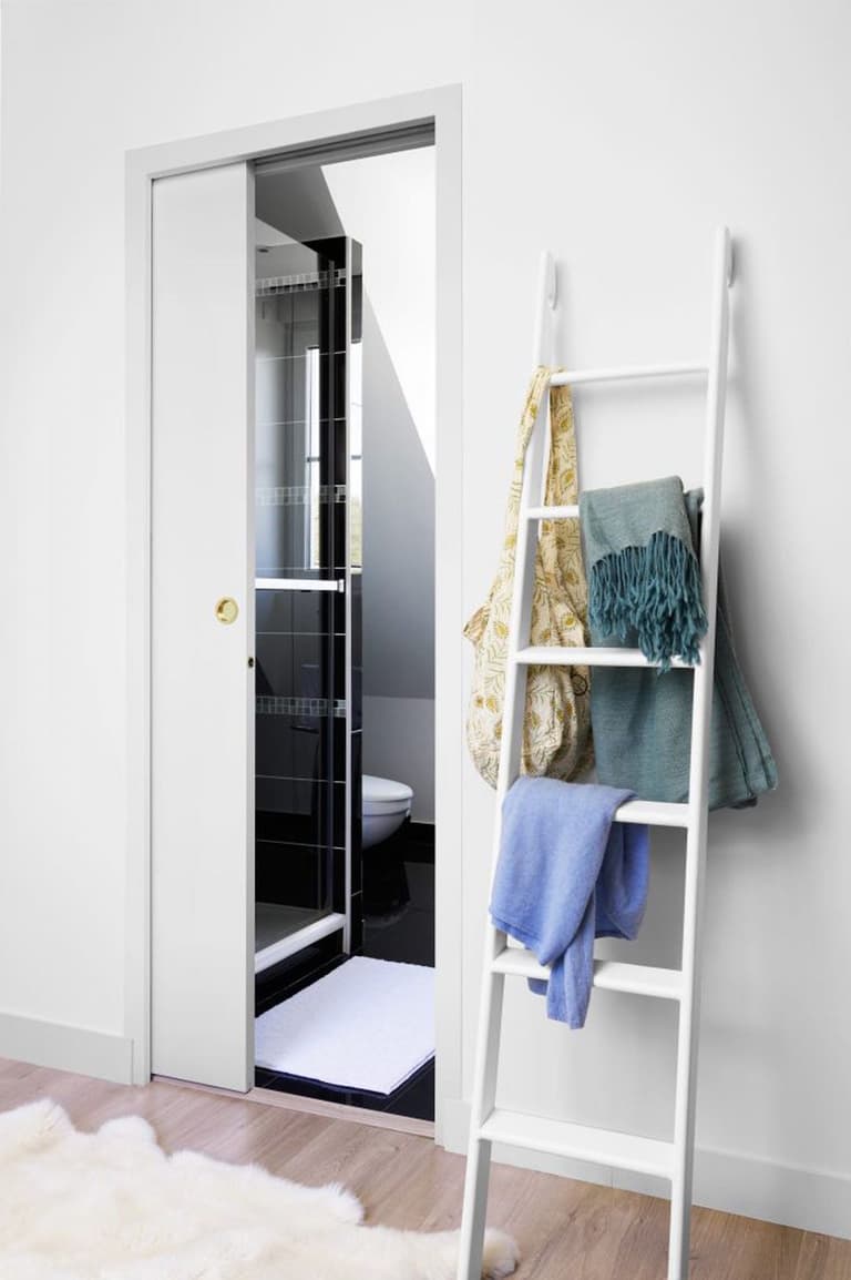 blog deco porte coulissante échelle bois blanche