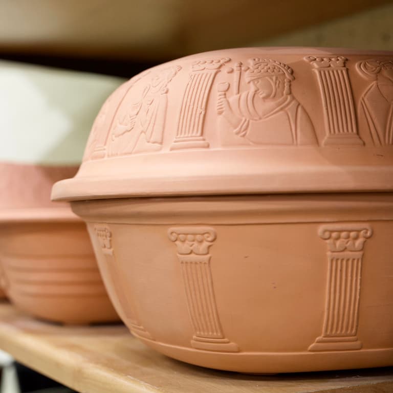 cocotte en terre cuite Römertopf motif antique Grèce Rome