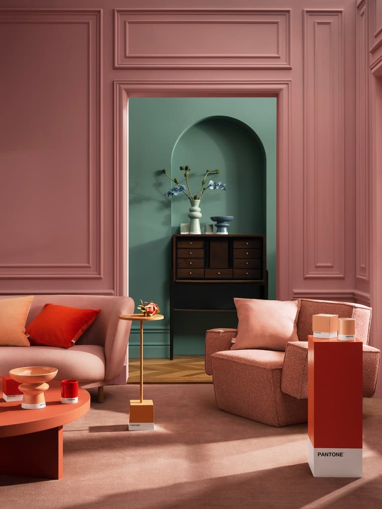 intérieur parisien coloré rose pastel arche verte