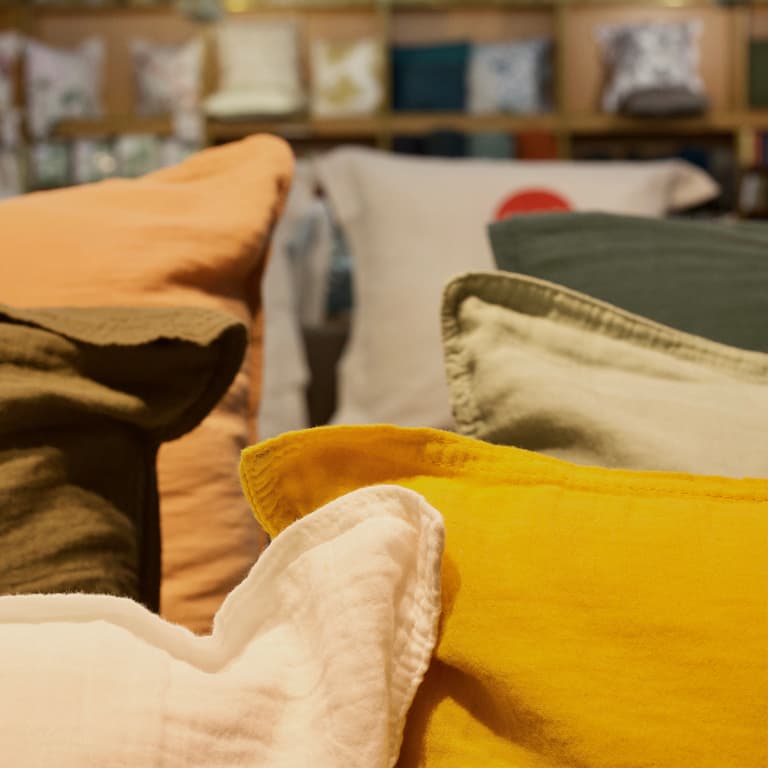 préparer la rentrée housse de coussin gaze de coton jaune vert