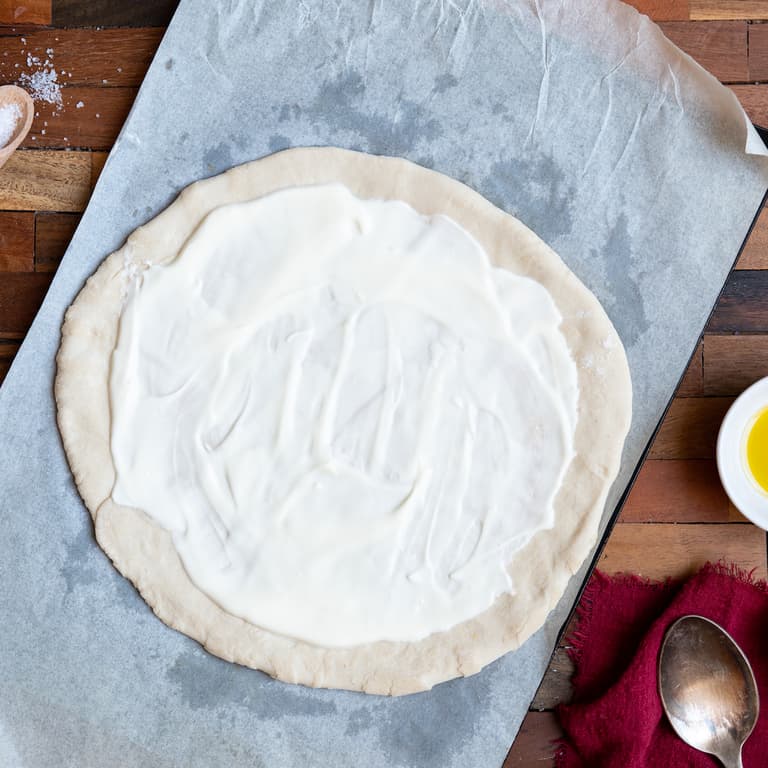 pizza crème pâte fait-maison pétrissage main