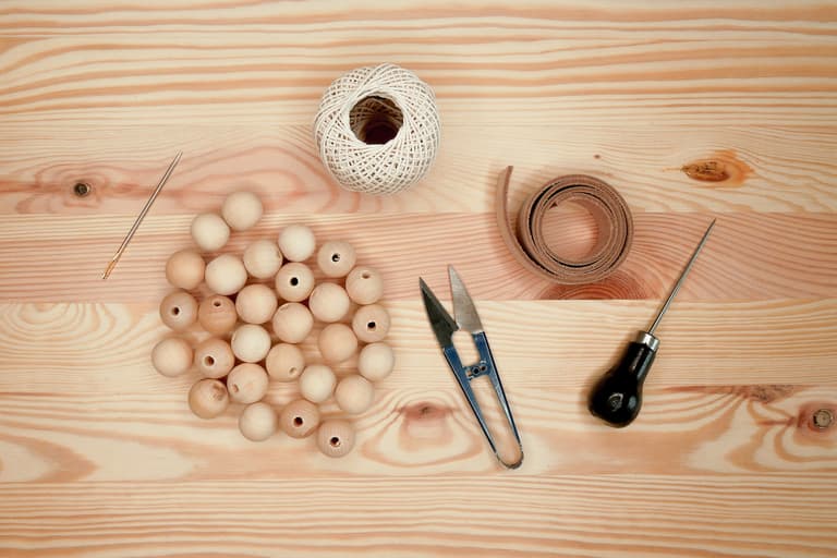tutoriel déco que faire avec perle de bois cuir