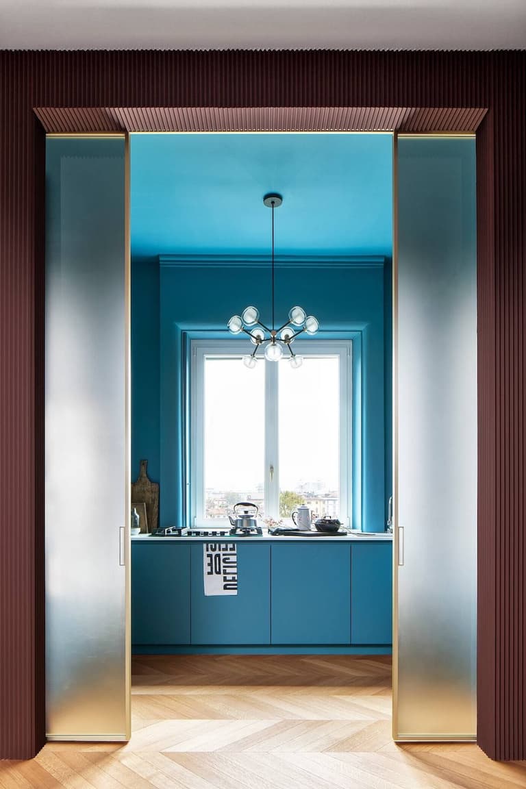 cuisine bleue déco ton sur ton - clem atc