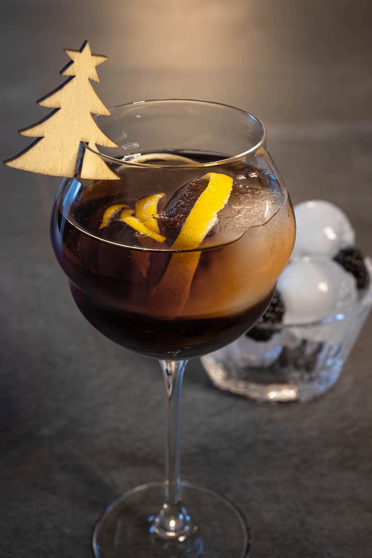 Mocktail scandinave sans alcool aux baies, à l’orange et à la canneberge