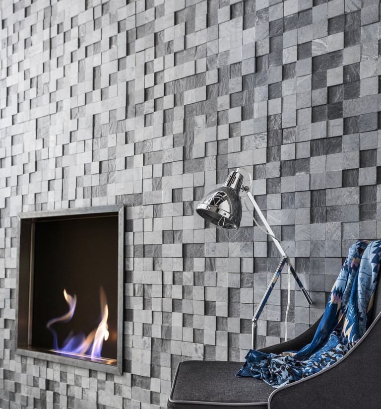salon moderne plaquettes parement gris béton fauteuil gris