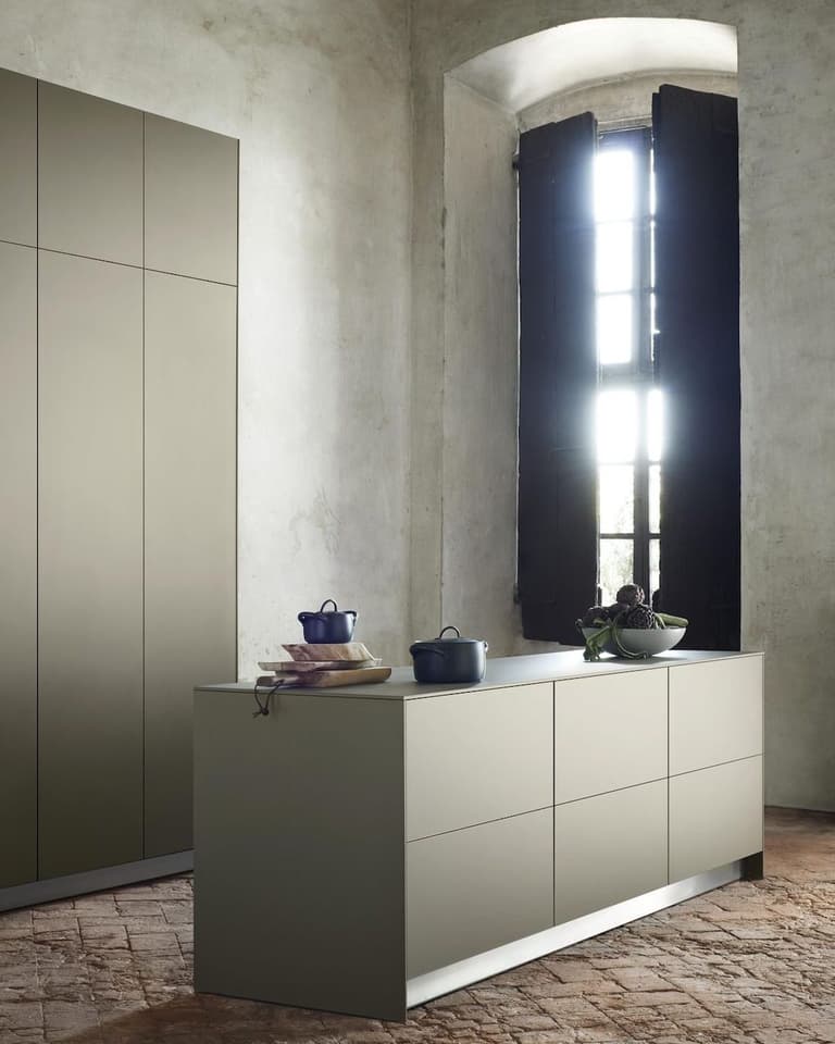 cuisine vert kaki élégant raffiné parquet chevron bois clair