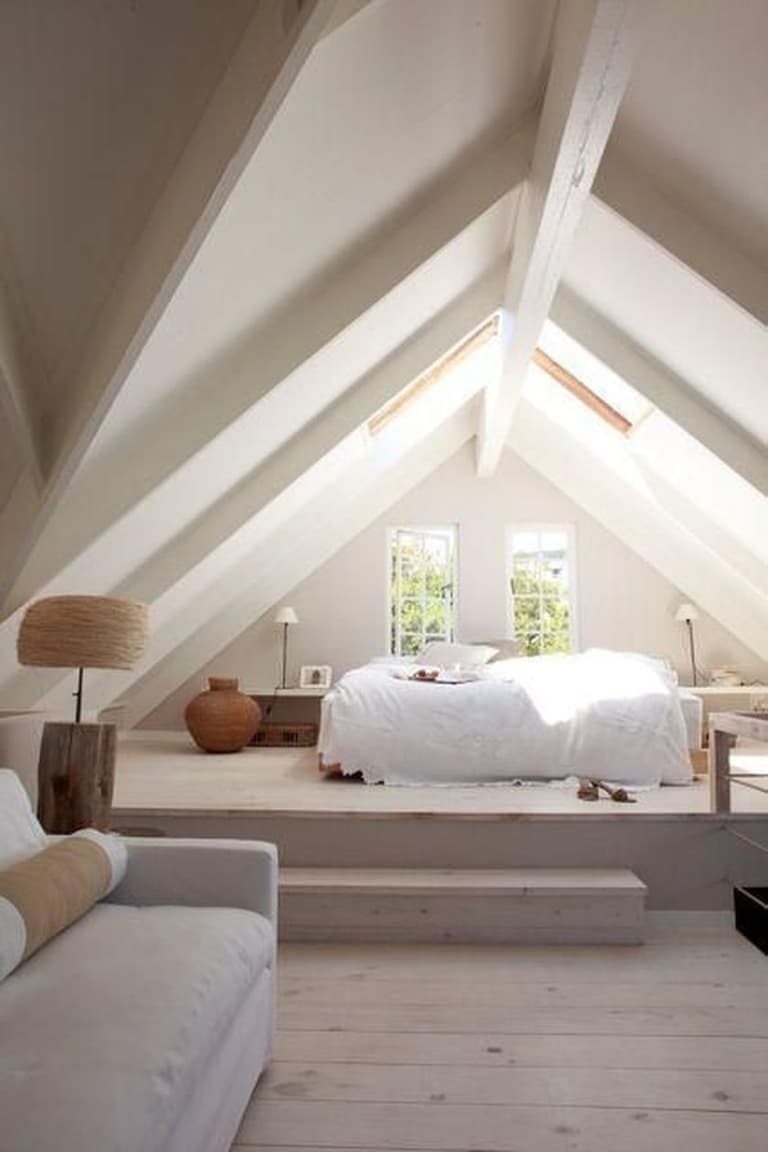 chambre d'amis lumineuse estrade bois canapé lit