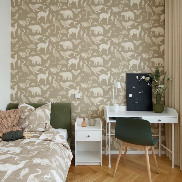 Chambre d’enfant beige avec touches de vert kaki