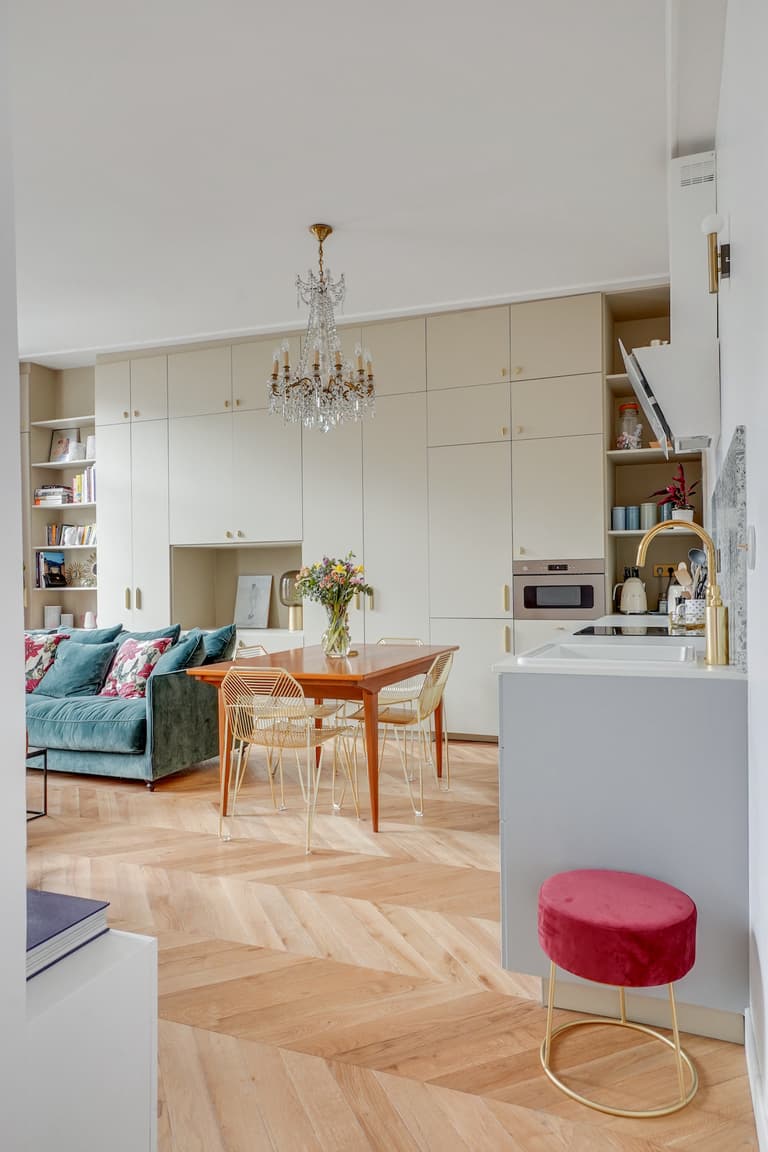appartement haut en couleur rose vert doré bleu canard