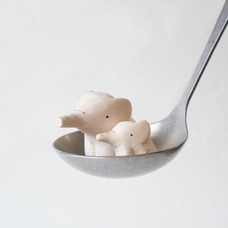 mini statuette éléphant noir blanc éléphanteau