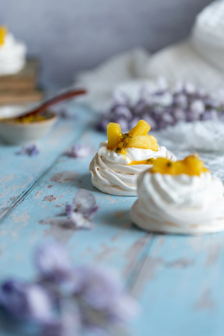Pavlova individuelle aux saveurs tropicales