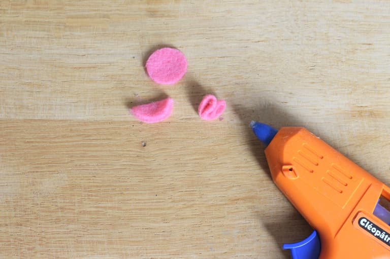 idée activité manuelle chute de feutrine pistolet à colle