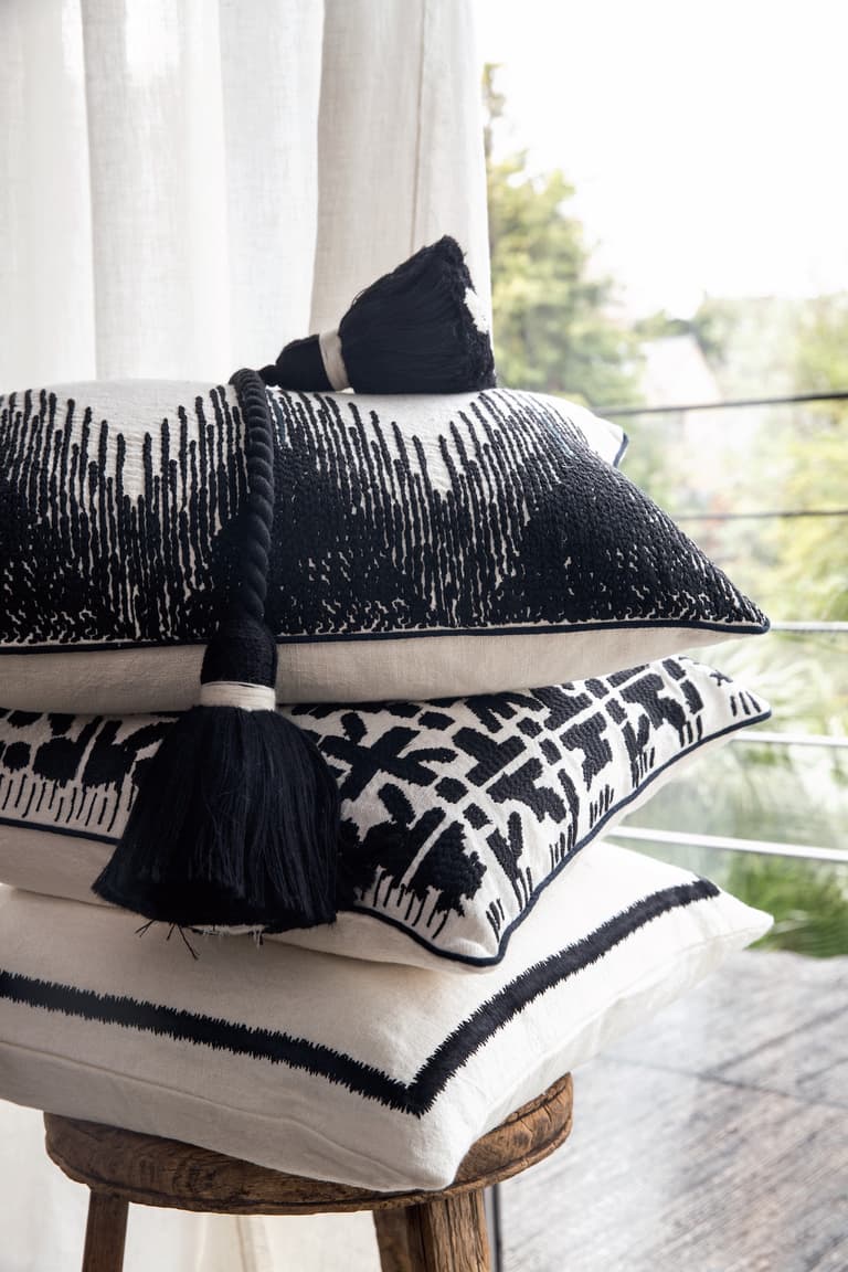 coussin dépareillé noir blanc chic Accessoire Elitis