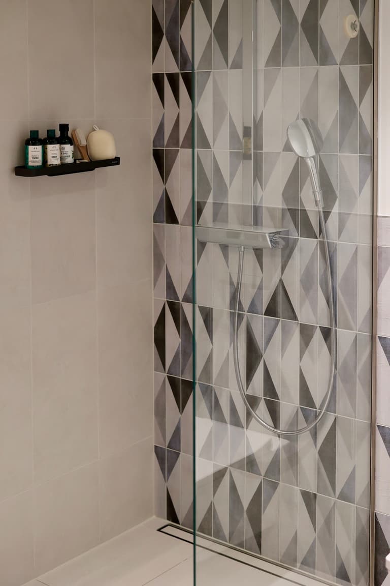 salle de bains bord de mer moderne douche italienne