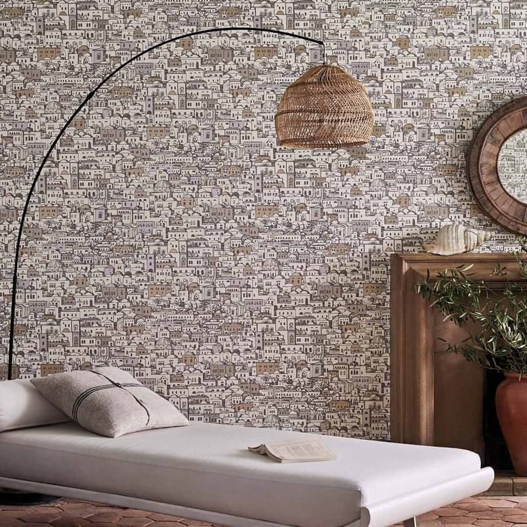 salon retro Méditerranée canapé divan lampadaire arc rotin