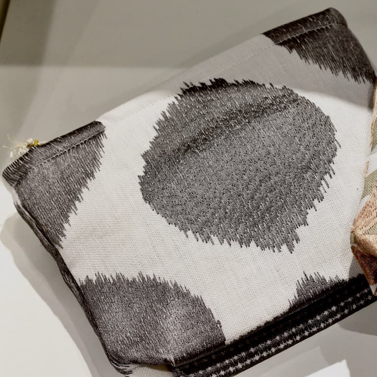 trousse pois noir & blanc broderie tapisserie de coton