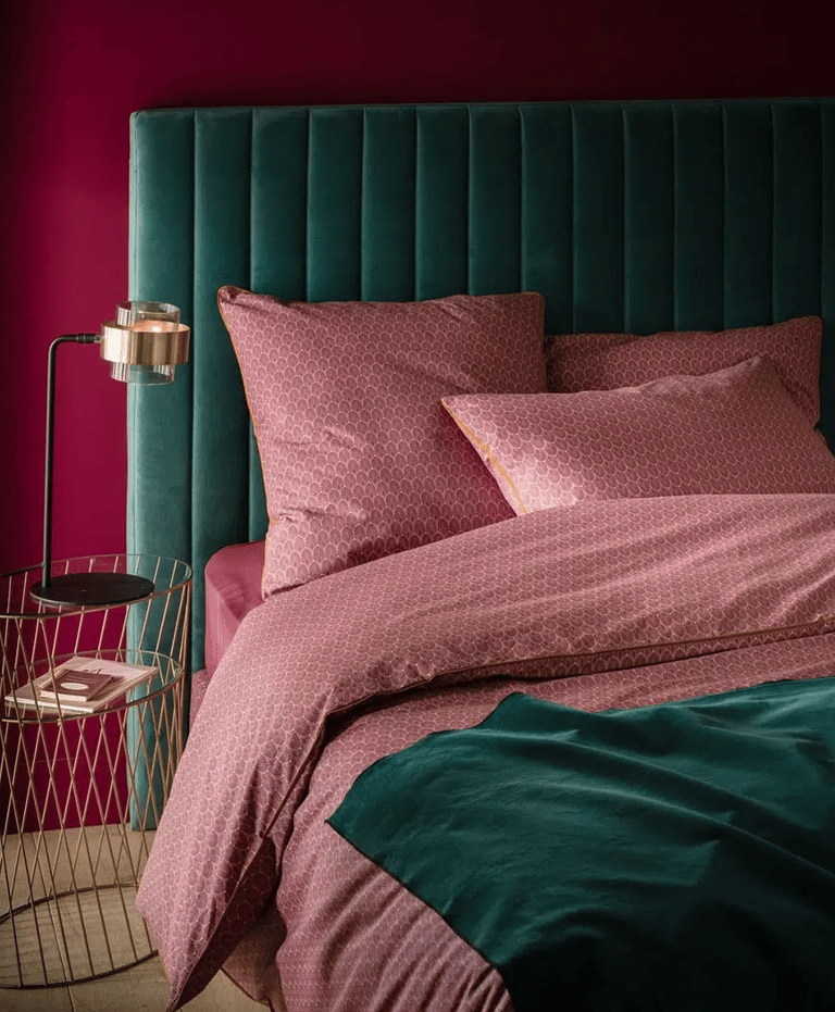 inspiration déco chambre vert émeraude vermillon