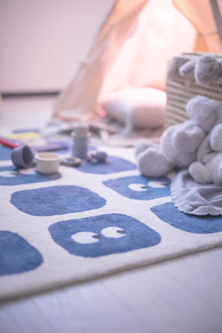 inspiration idée déco chambre bébé bleue beige tipi