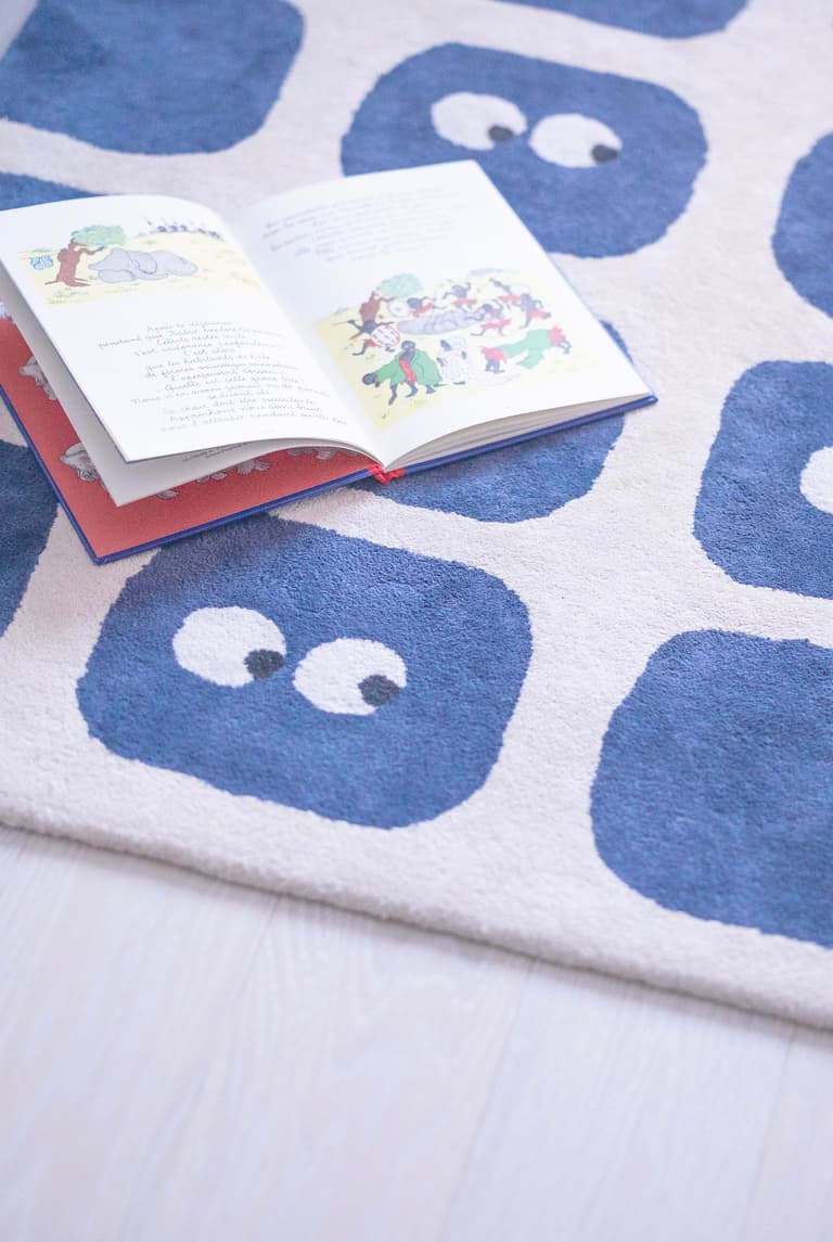 livre babar vintage tapis bleuu studio
