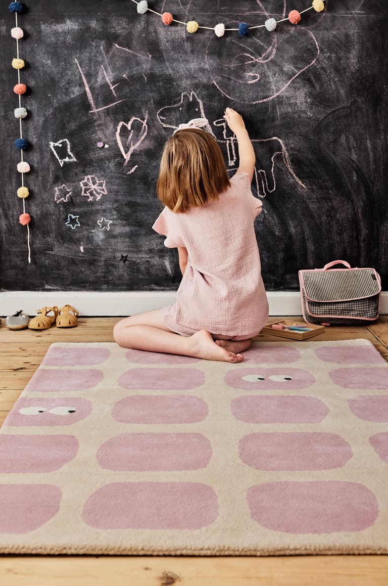 tapis beige vieux rose pois