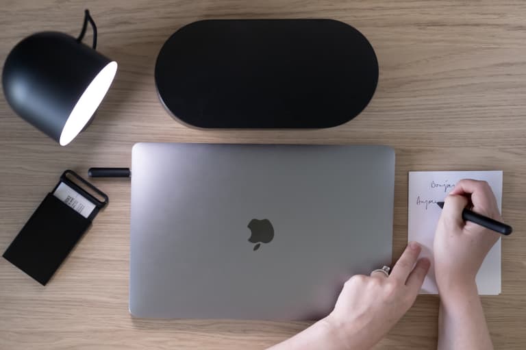 accessoire bureau Lexon design noir mat porte carte