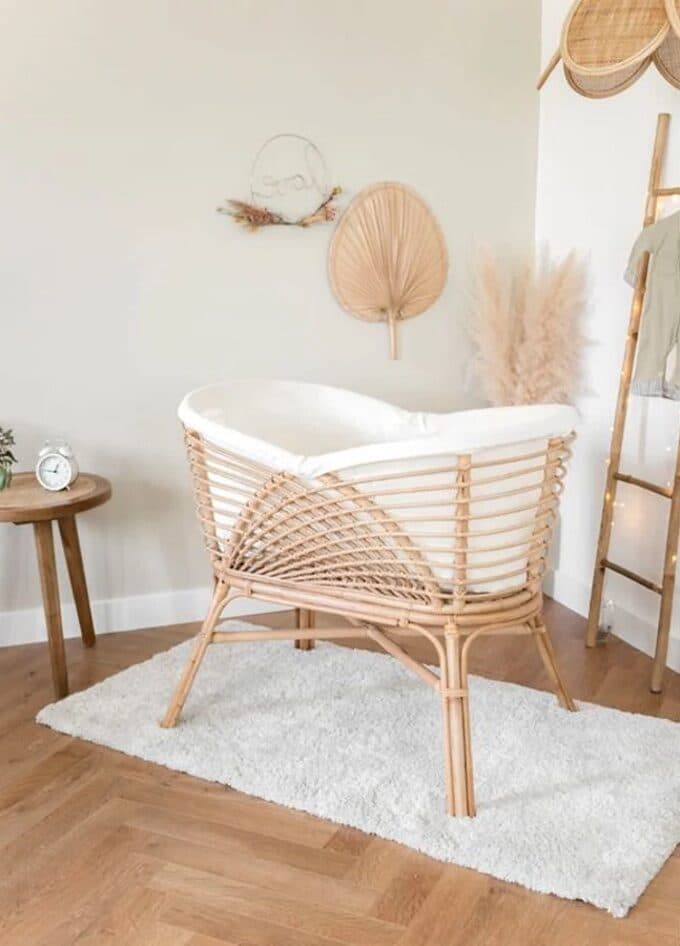 berceau rotin naturel deco rustique tapis blanc bébé