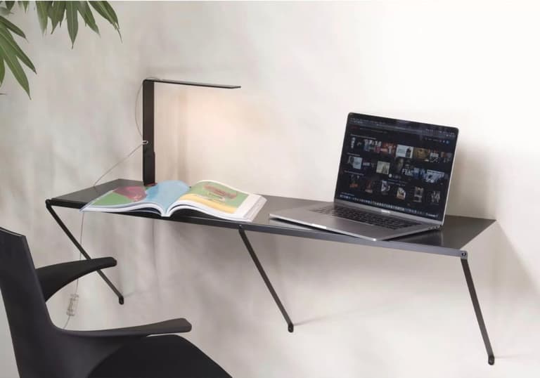 bureau suspendu étroit couloir noir metal design