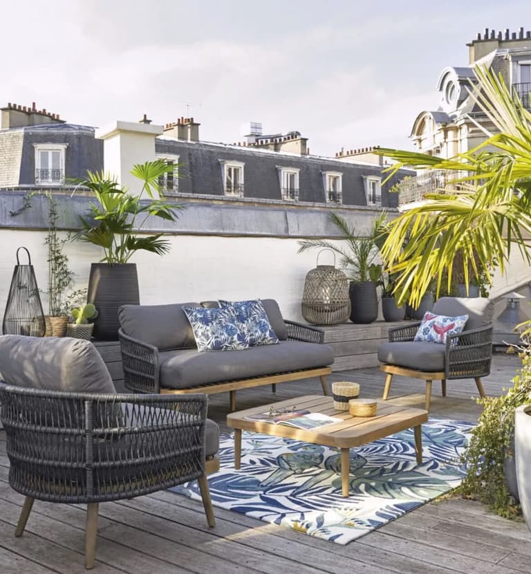 deco amenagement jardin terrasse tapis bleu tropicale