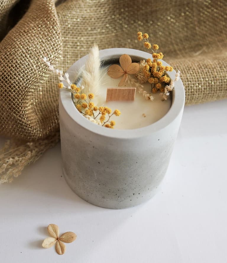 Bougie Beton gris fleur deco floral champetre