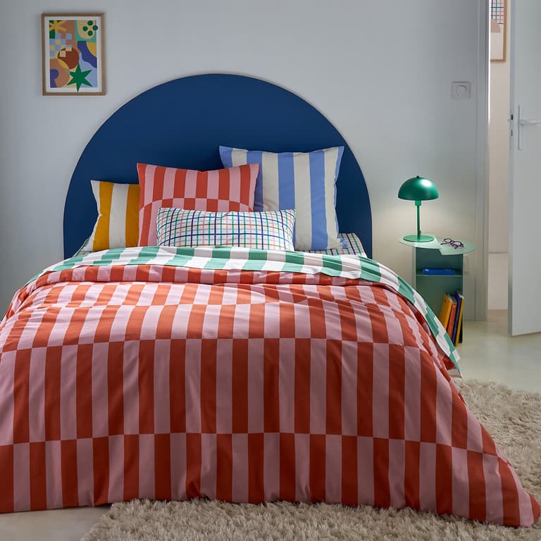 chambre ado déco rayures couette rayé rose rouge blanche