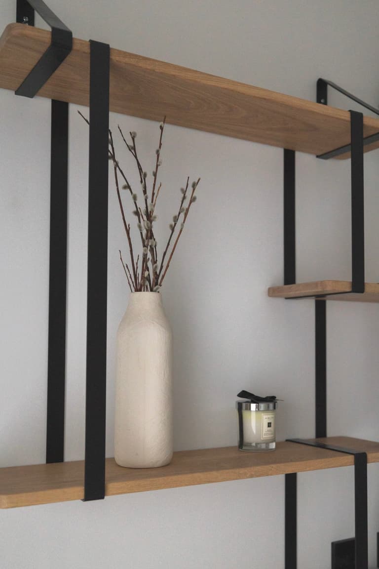 décoration chambre beige taupe bois étagère