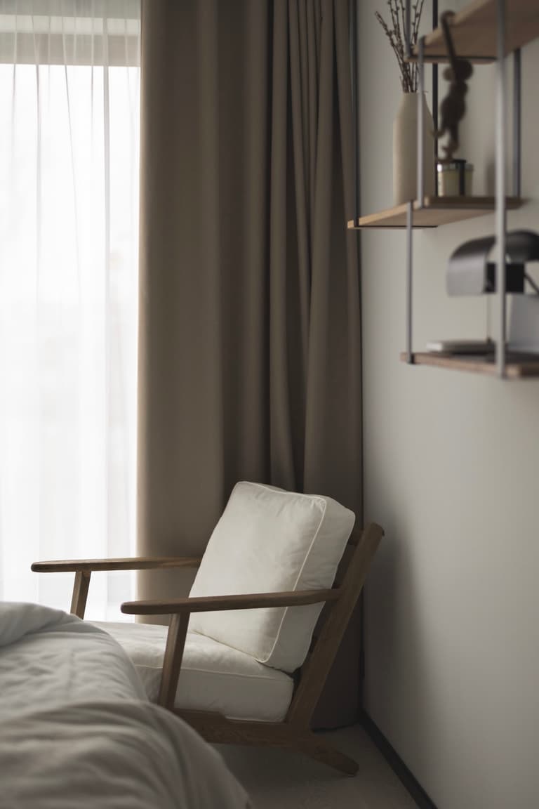 installer coin lecture chambre fauteuil lounge bois lin
