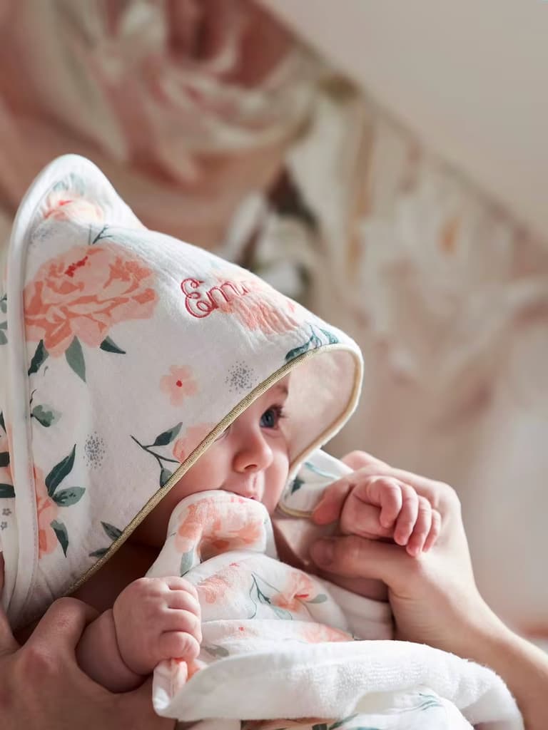 serviette bain capuche bébé fille rose prénom