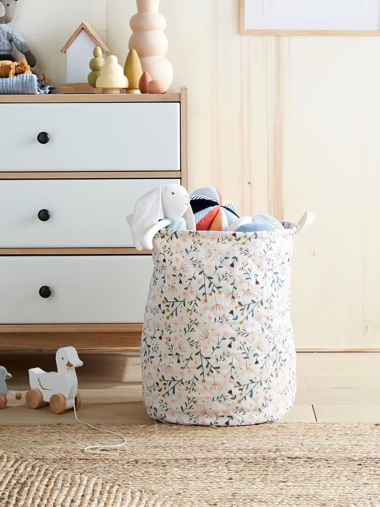idée déco rangement jouet chambre fille panier liberty